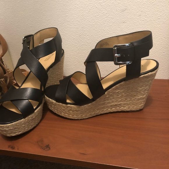 BRAND NEW MK CELIA WEDGE - Picture 4 of 5